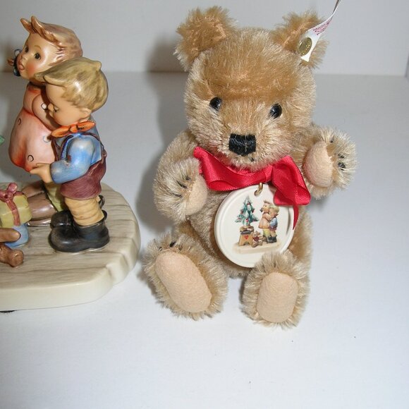 Goebel Hummel  Figurine “WONDER OF CHRISTMAS” #2015 TMK7 w/Teddy 7" Tall MINT - Picture 12 of 13